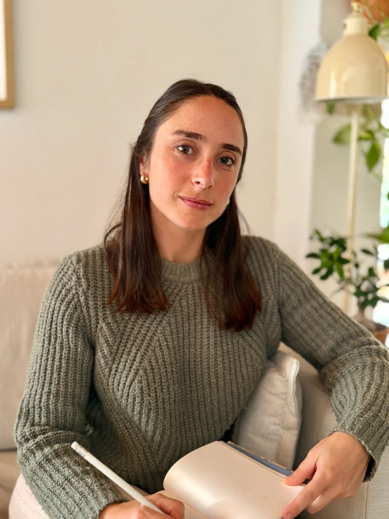 Bernardita García Celedón, psicóloga especializada en terapia online en Madrid